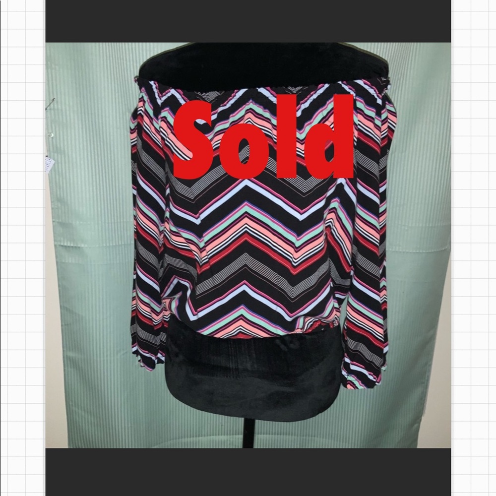 Multi color 3/4 sleeve top size medium